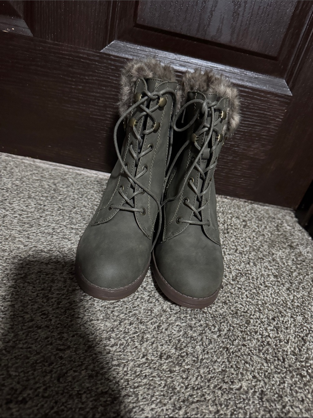 NWOT Women’s Remme Olive Lace-Up Boots with Faux Fur Collar